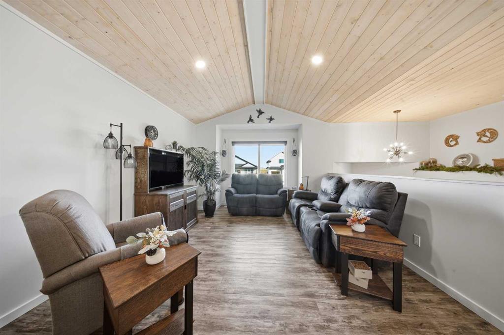 Picture for 69 Mackenzie Avenue  https://www.cirrealty.ca/reb/cara/0/A2267310_9.jpg