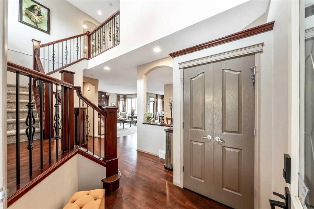 Picture for 40 Cougar Ridge Heights SW