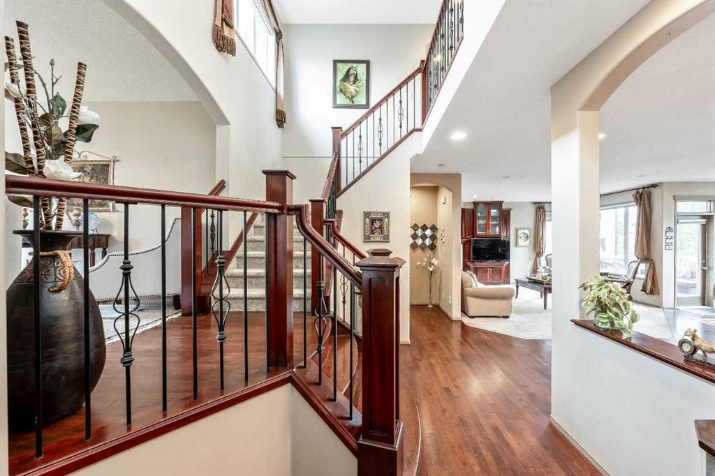 Picture for 40 Cougar Ridge Heights SW