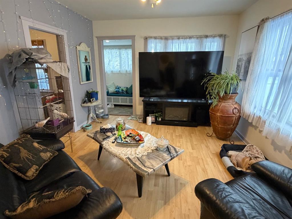 Picture for 4910 44 Street 