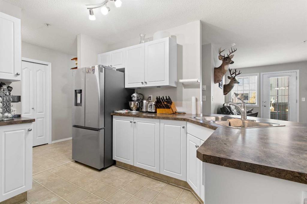 Picture for 211, 3730 50 Avenue 