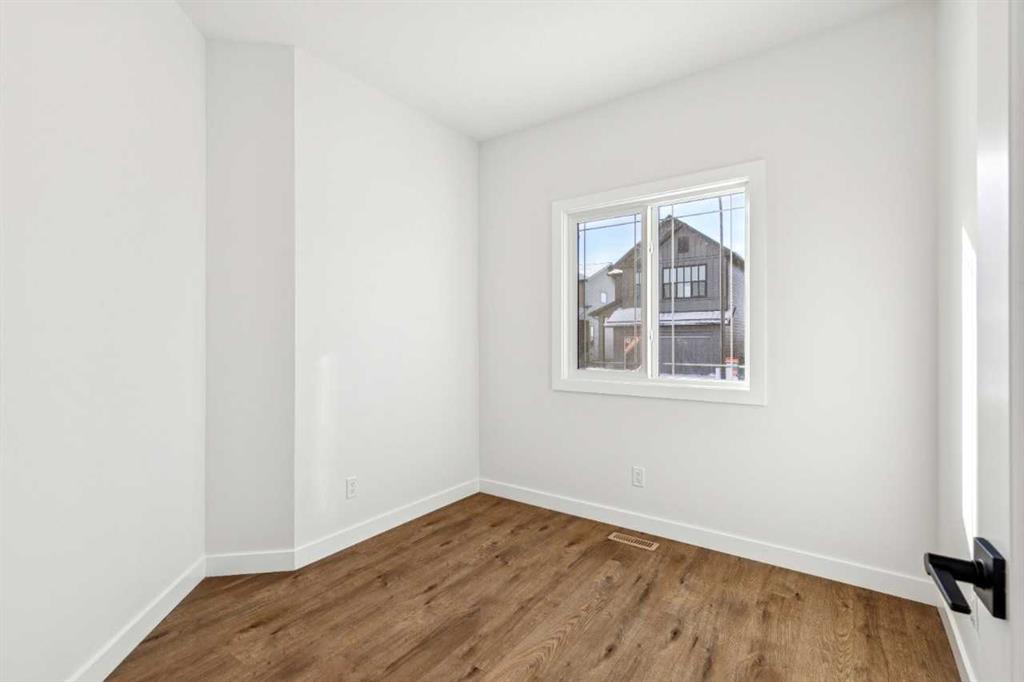 Picture for 571 Buffaloberry Manor SE