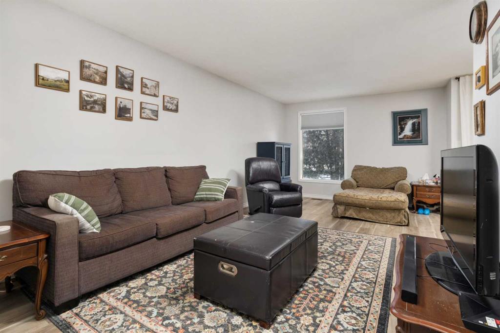 Picture for #4, 4118 60 Street  