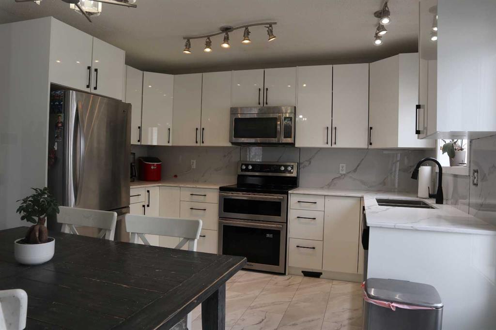 Picture for 6015 60A Ave Cres  