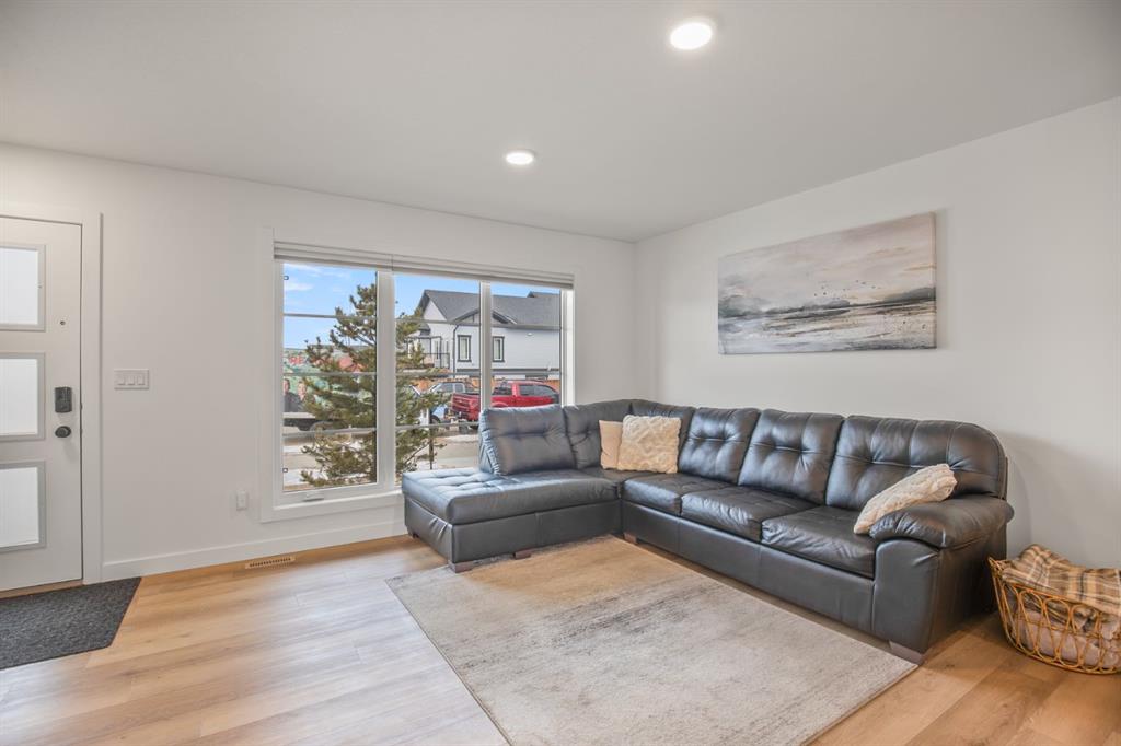 Picture for 178 Ava Crescent 