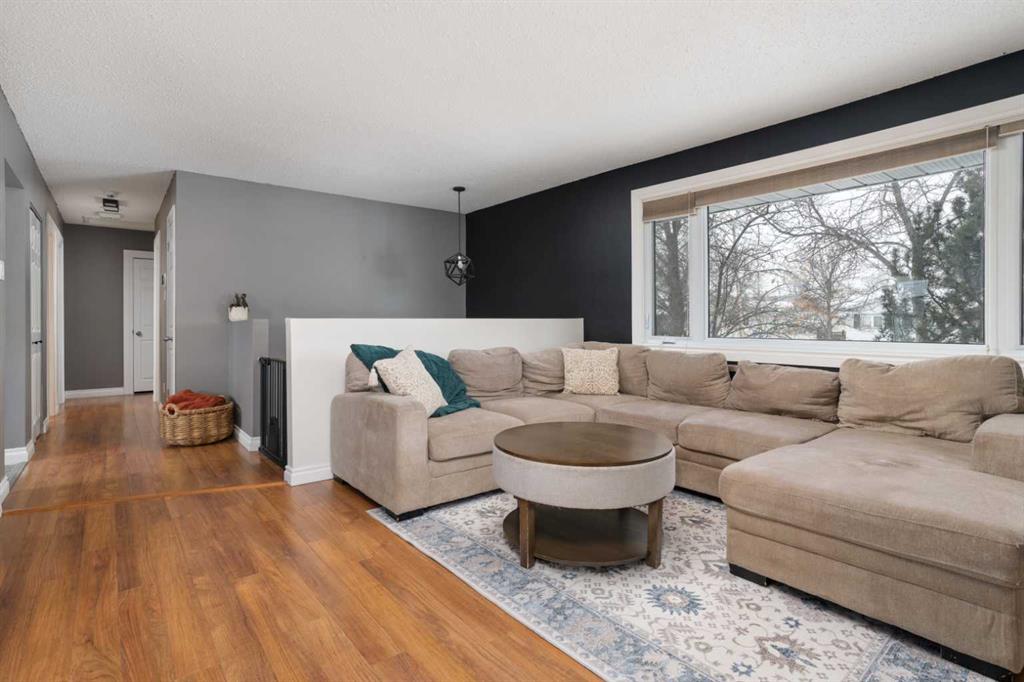 Picture for 5419 51 Street 