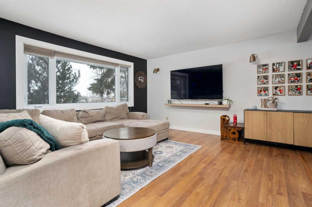 Picture for 5419 51 Street 