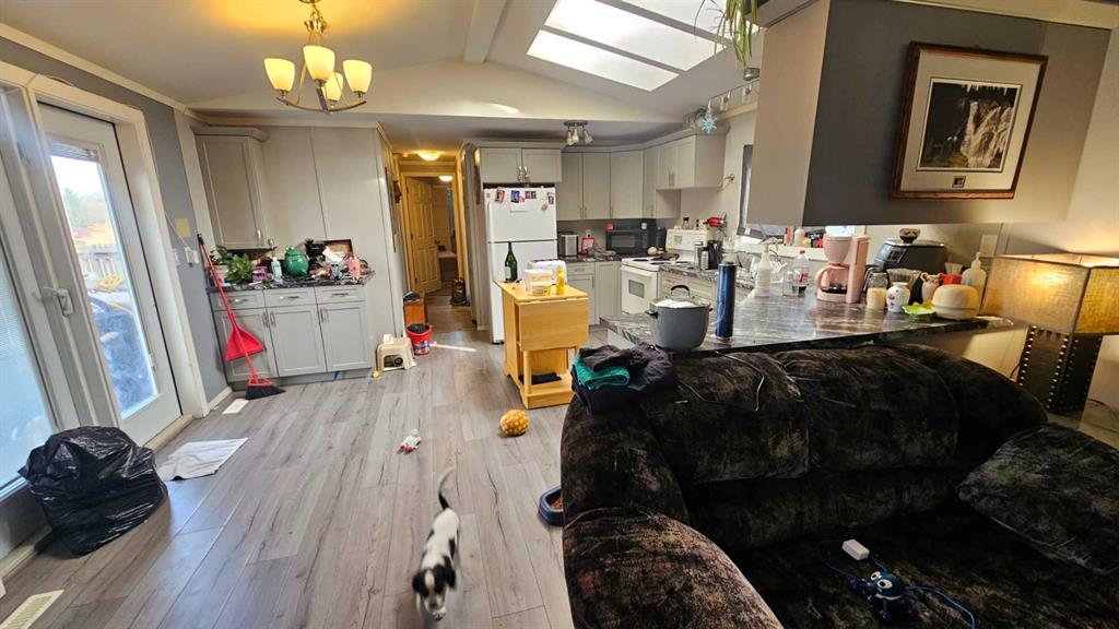 Picture for 6001 53 AvenueClose 