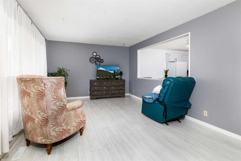 Picture for 5232 38 StreetCrescent 