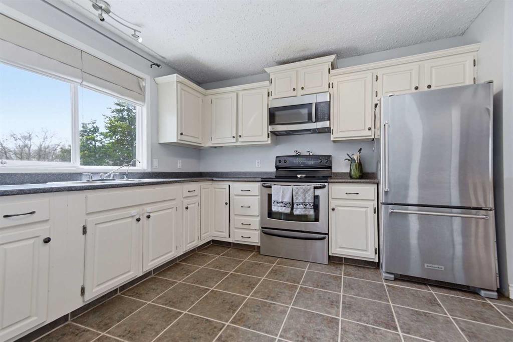 Picture for 425085 Range Road 272  