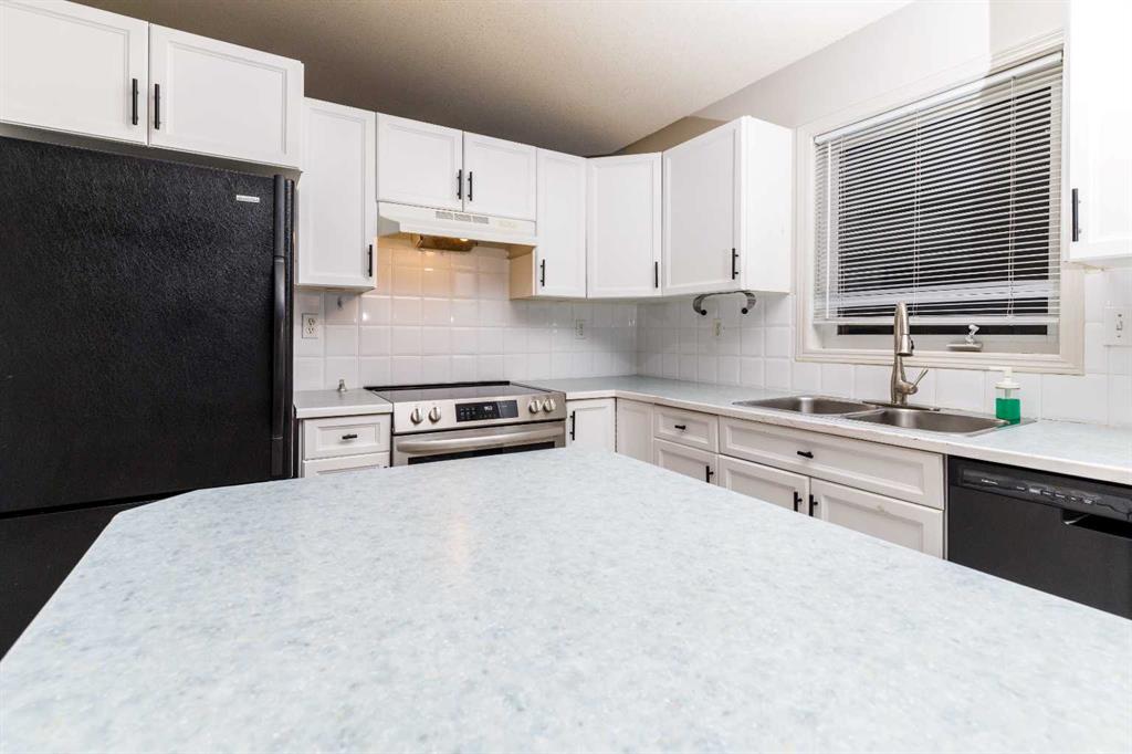 Picture for 77 Briarwood Crescent 