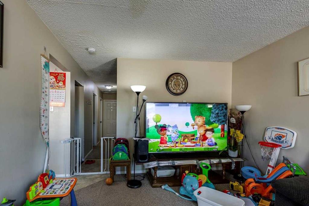 Picture for 7 Nyberg Avenue  https://www.cirrealty.ca/reb/cara/1/A2264661_10.jpg