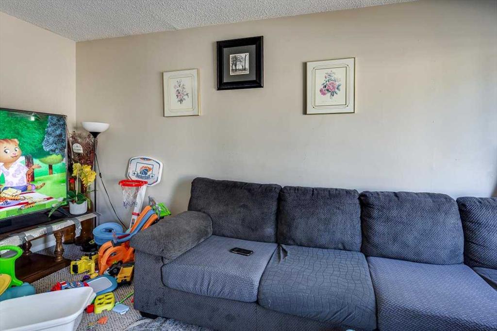 Picture for 7 Nyberg Avenue  https://www.cirrealty.ca/reb/cara/1/A2264661_11.jpg