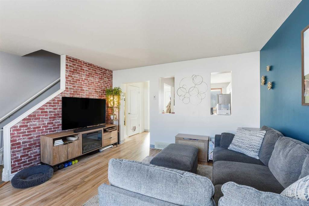 Picture for 18, 1 Fir Street  https://www.cirrealty.ca/reb/cara/1/A2265721_12.jpg