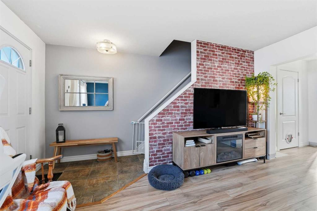 Picture for 18, 1 Fir Street  https://www.cirrealty.ca/reb/cara/1/A2265721_13.jpg