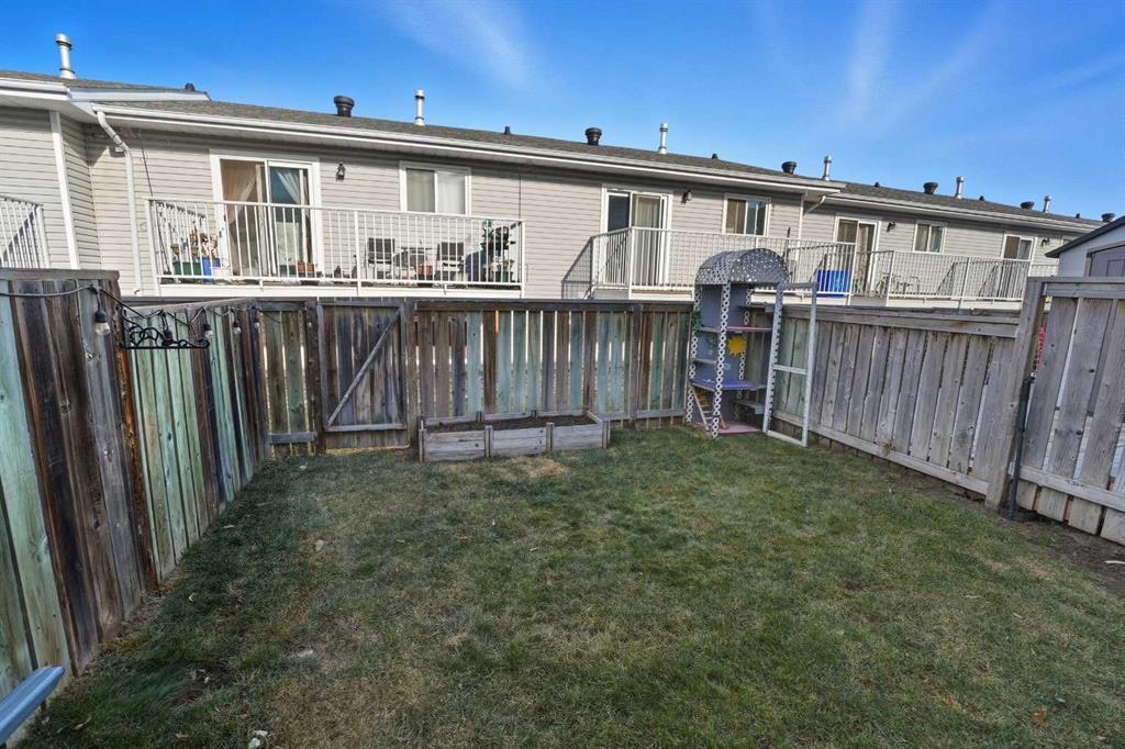 Picture for 18, 1 Fir Street  https://www.cirrealty.ca/reb/cara/1/A2265721_23.jpg