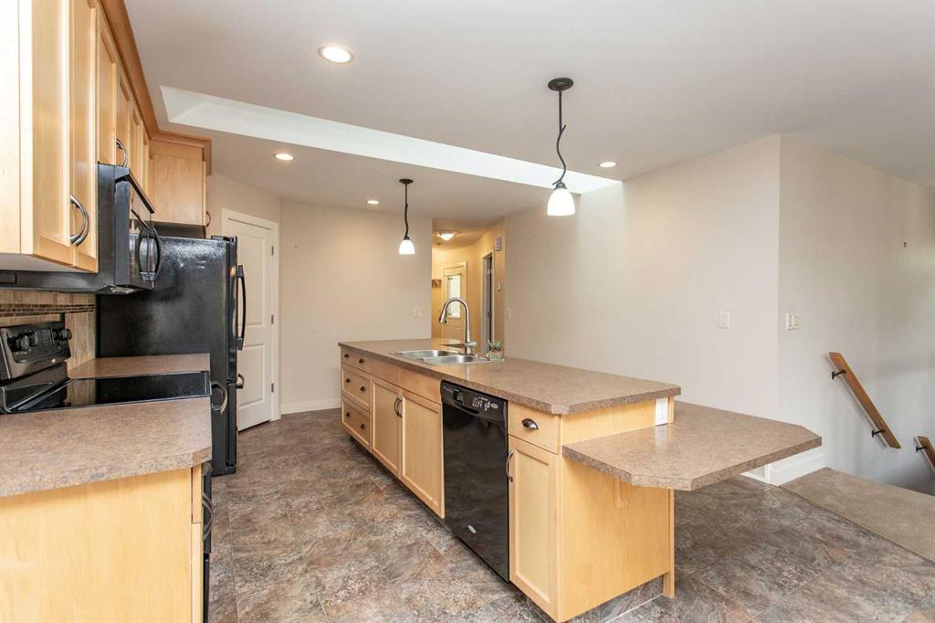 Picture for 5422 49 Avenue  https://www.cirrealty.ca/reb/cara/1/A2266591_10.jpg
