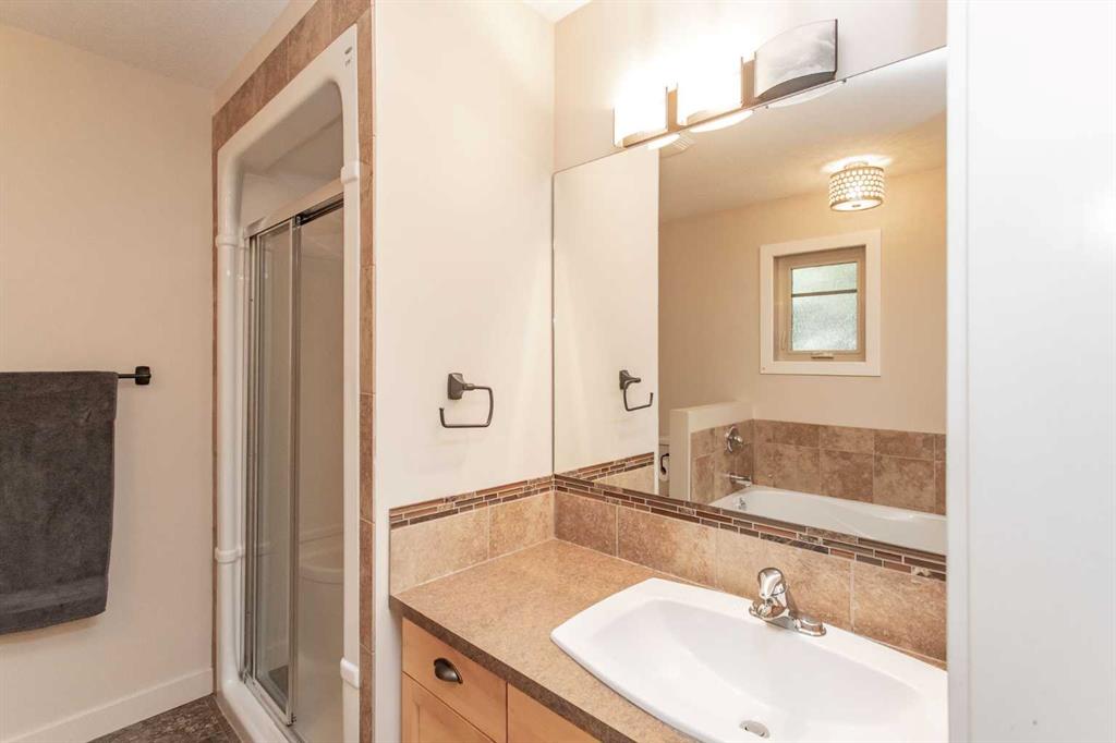 Picture for 5422 49 Avenue  https://www.cirrealty.ca/reb/cara/1/A2266591_13.jpg
