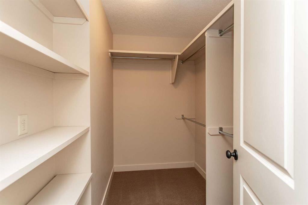 Picture for 5422 49 Avenue  https://www.cirrealty.ca/reb/cara/1/A2266591_19.jpg