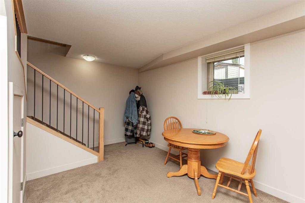 Picture for 5422 49 Avenue  https://www.cirrealty.ca/reb/cara/1/A2266591_21.jpg