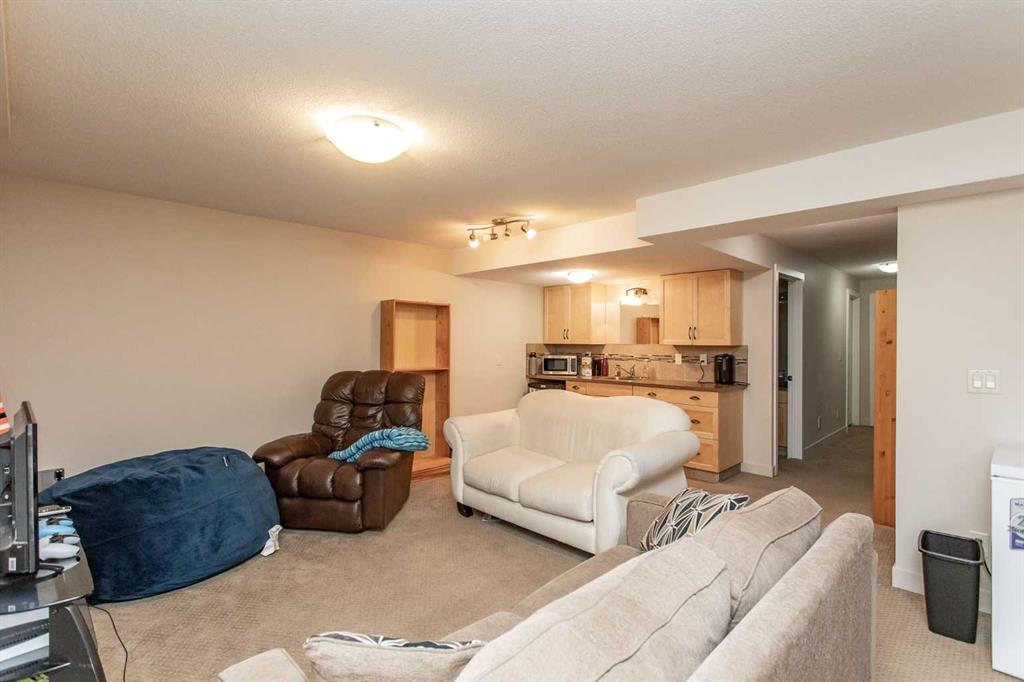 Picture for 5422 49 Avenue  https://www.cirrealty.ca/reb/cara/1/A2266591_22.jpg