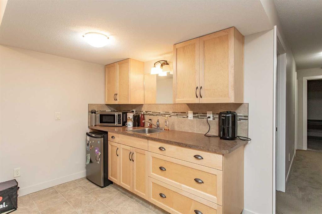 Picture for 5422 49 Avenue  https://www.cirrealty.ca/reb/cara/1/A2266591_23.jpg