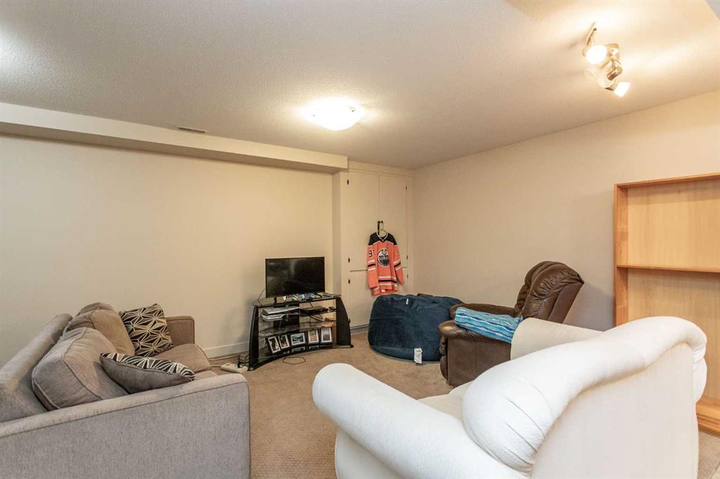 Picture for 5422 49 Avenue  https://www.cirrealty.ca/reb/cara/1/A2266591_24.jpg