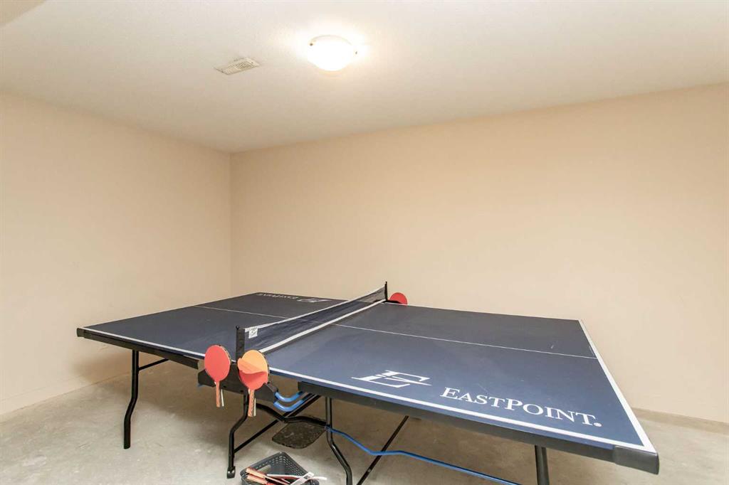 Picture for 5422 49 Avenue  https://www.cirrealty.ca/reb/cara/1/A2266591_28.jpg