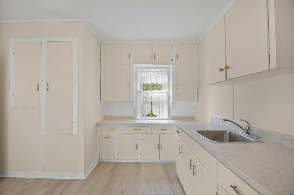 Picture for 5812 52 Avenue 