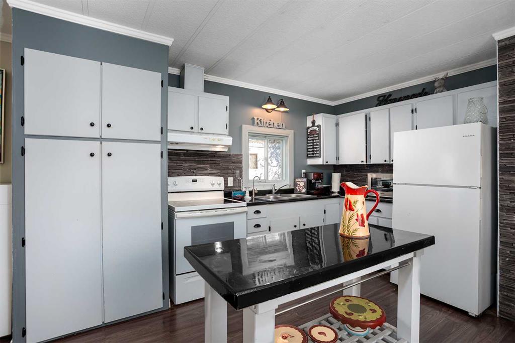 Picture for 12, 4504 41 Street 