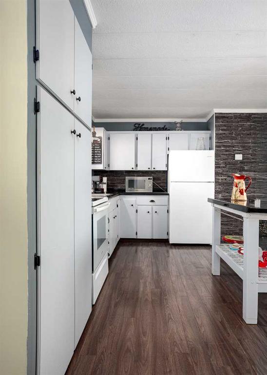 Picture for 12, 4504 41 Street 