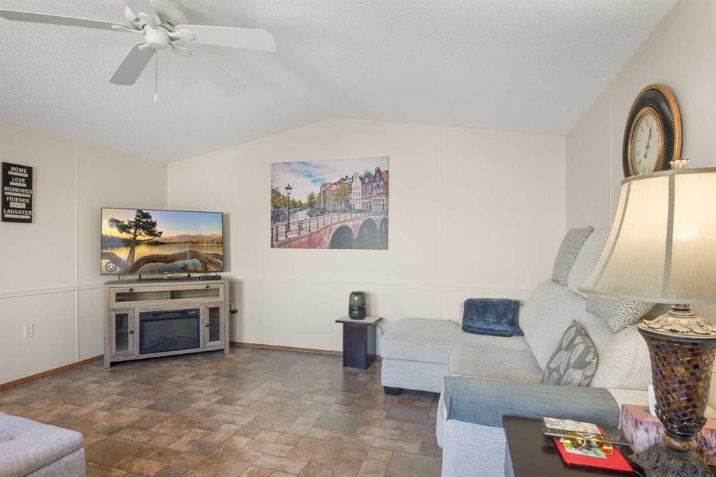 Picture for 182, 37543 England Way  