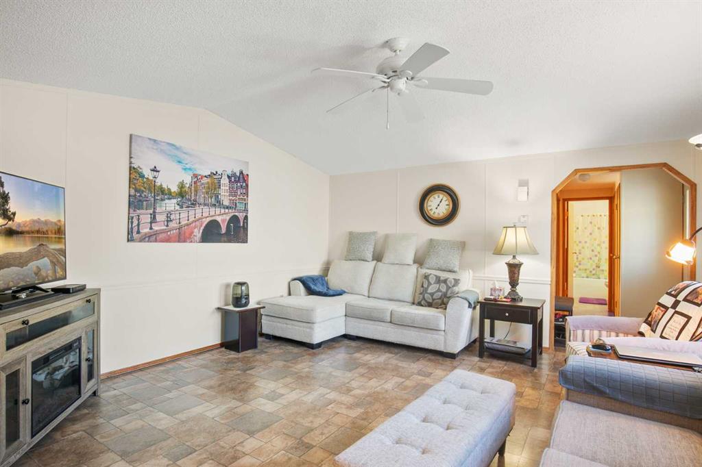 Picture for 182, 37543 England Way  