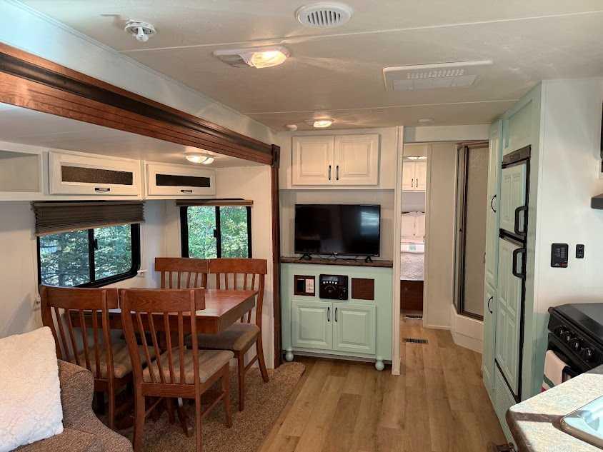 Picture for 15 TIMBER DRIVE, 27 5230 Highway 