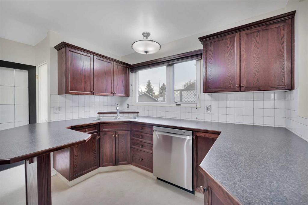 Picture for 3333 43 Avenue 