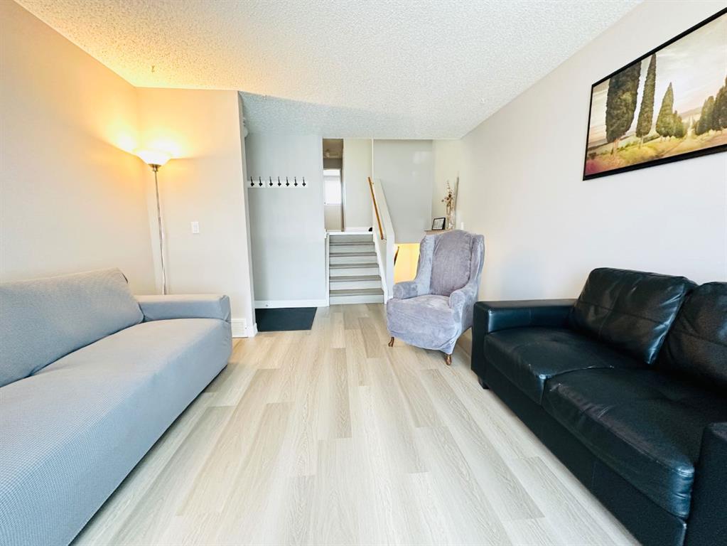 Picture for 15 Pinecliff Close NE