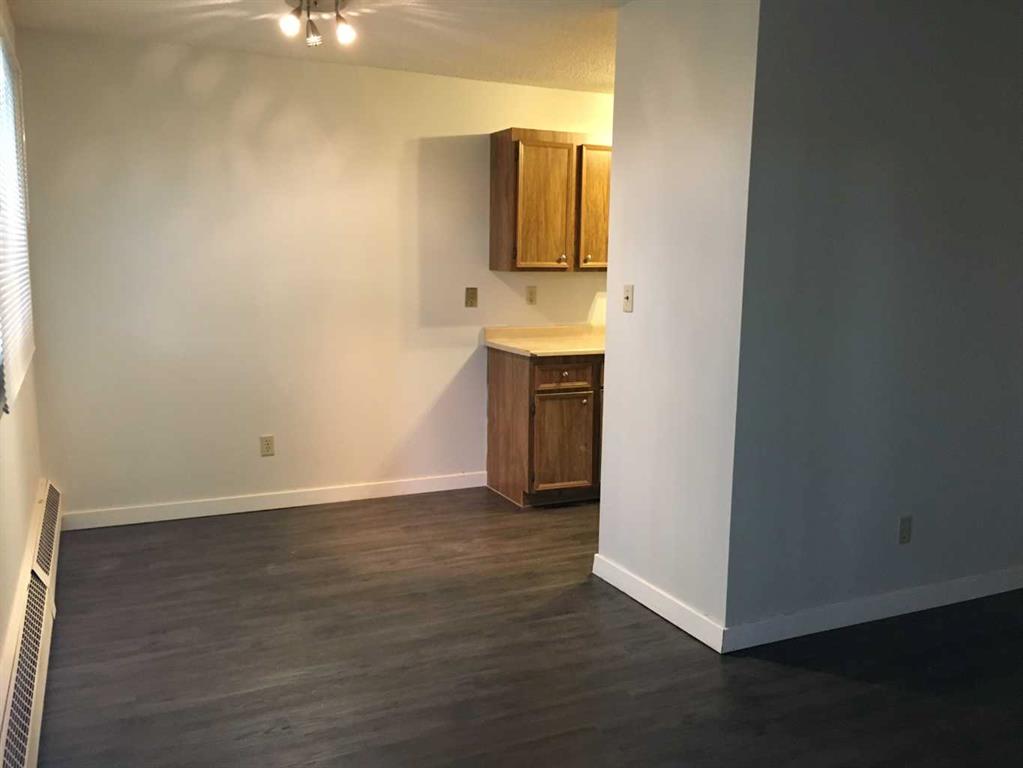 Picture for 302, 27 Bennett Street 