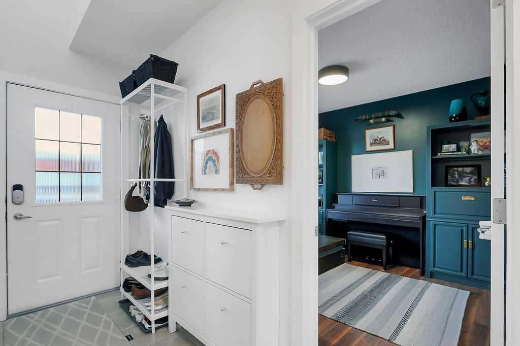 Picture for 14 Cedar Square 