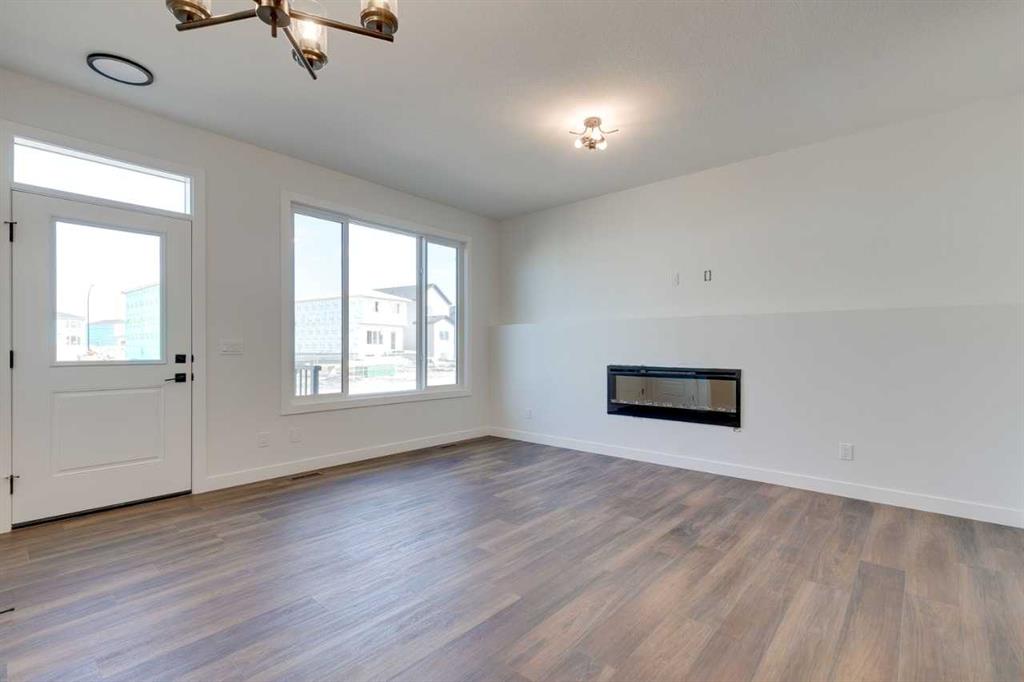 Picture for 182 Lanark Gate SE