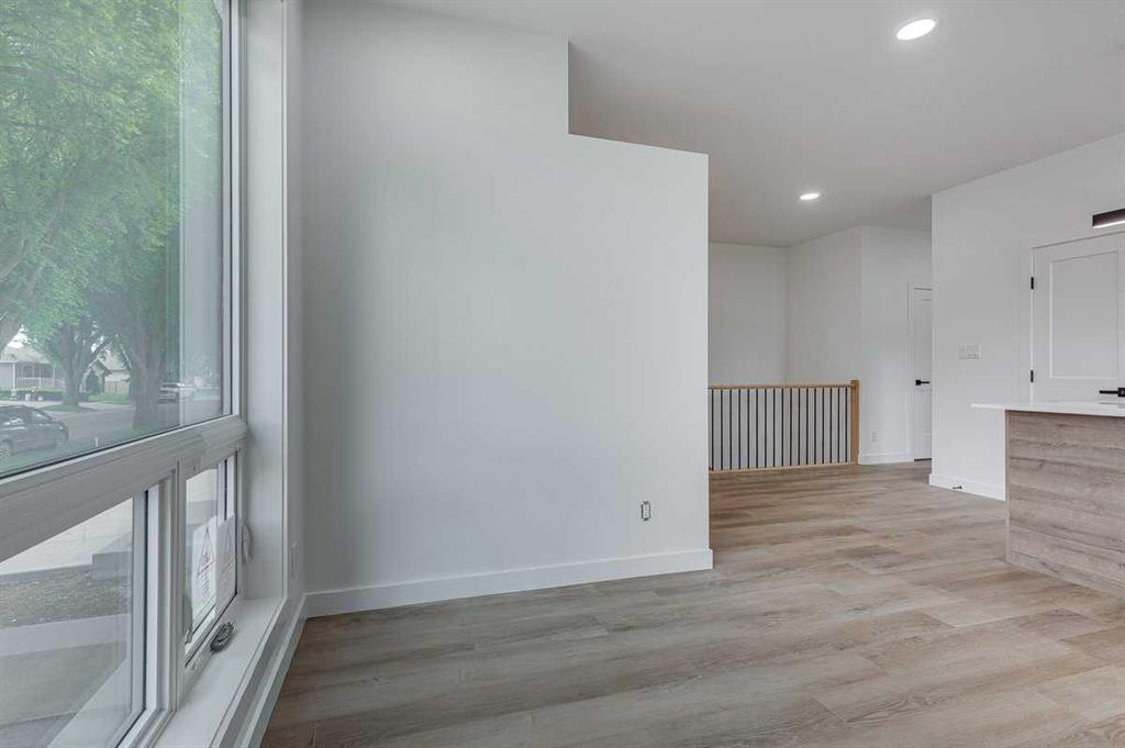 Picture for 2, 5537 51 Avenue 