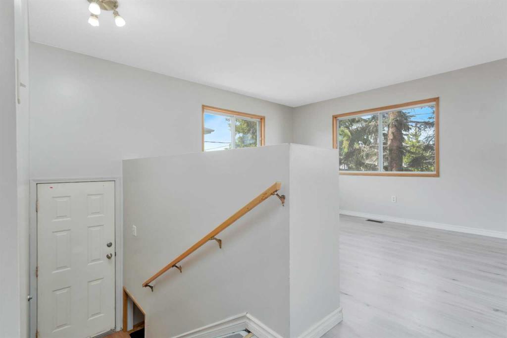 Picture for 4417A 47A Avenue  