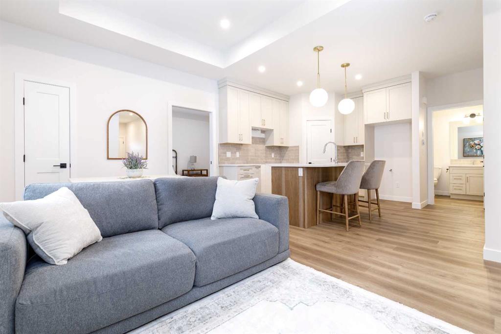 Picture for 7, 5463 55 Avenue 