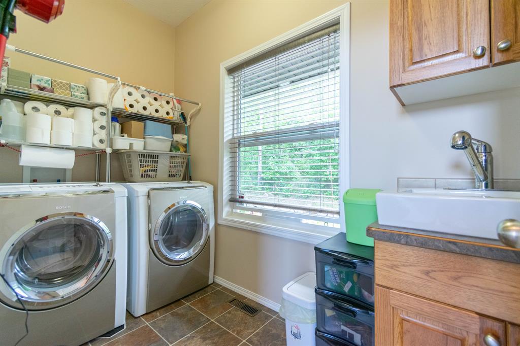 CIR Realty 1 Buffalo Way CIR REALTY , Rural Stettler No. 6, County of