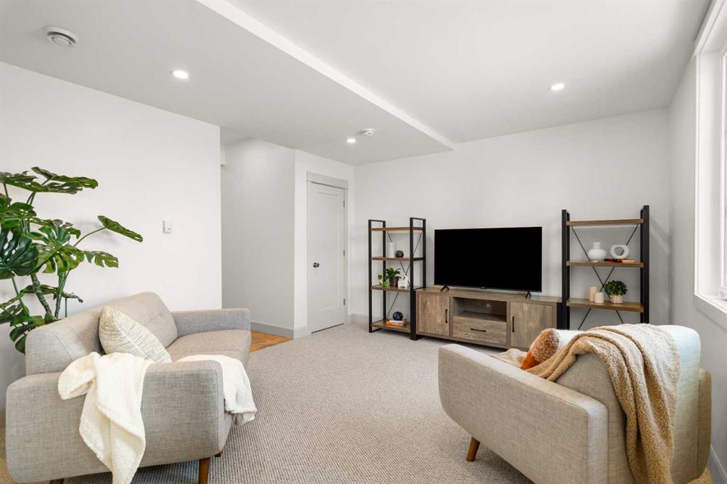 Picture for 1, 5032 48 Street 