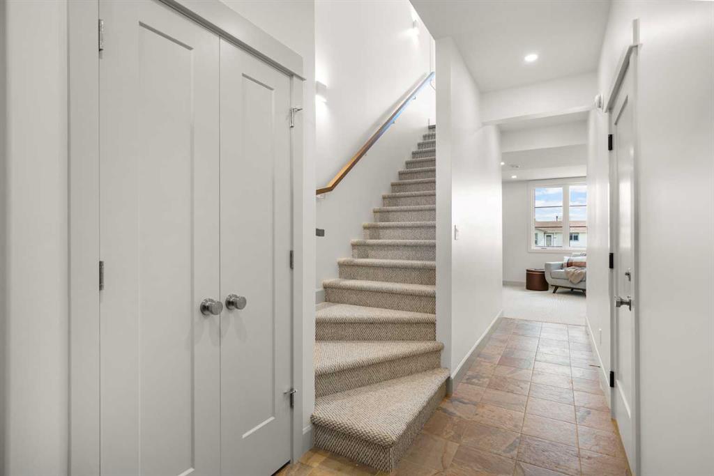 Picture for 1, 5032 48 Street 