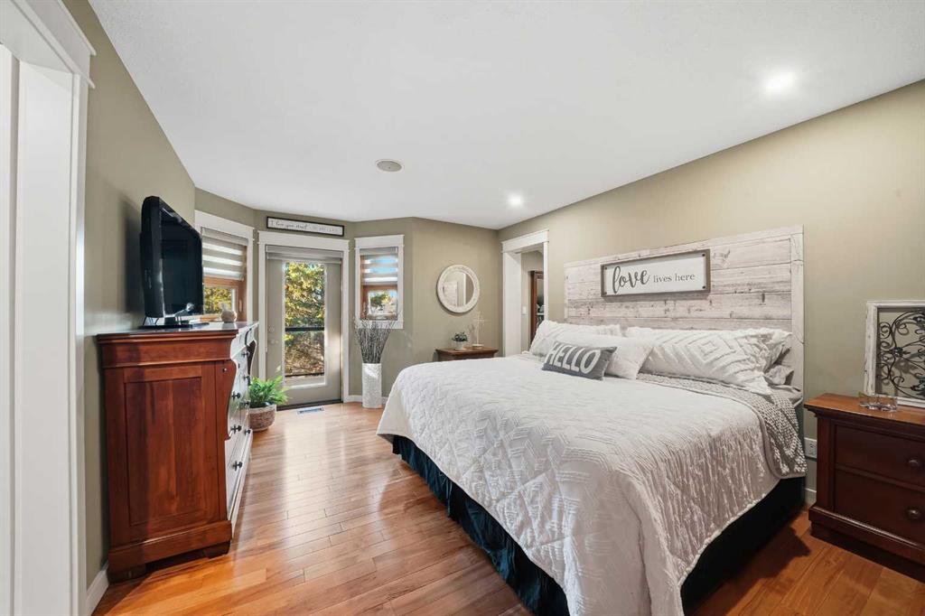 Picture for 3520 44A Avenue  https://www.cirrealty.ca/reb/cara/2/A2266012_11.jpg