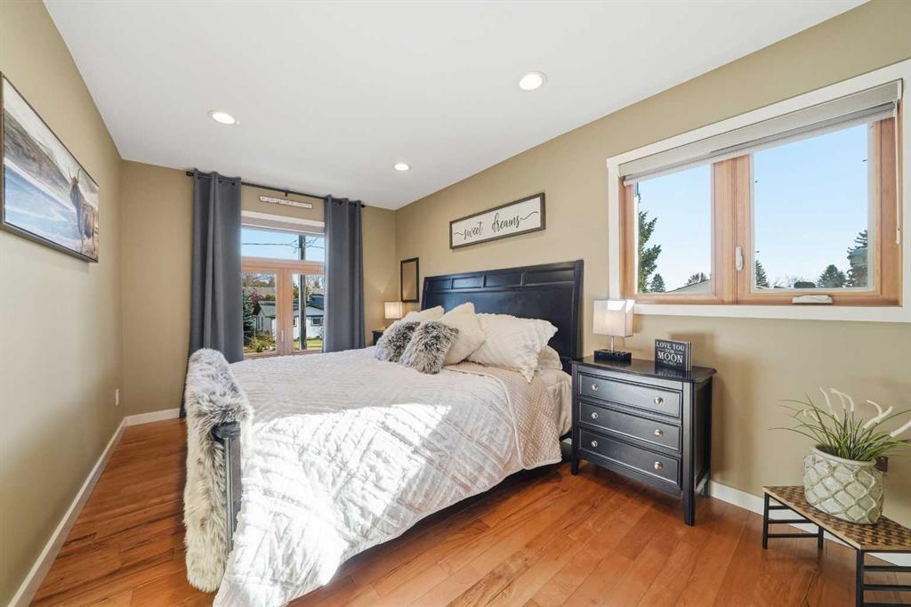 Picture for 3520 44A Avenue  https://www.cirrealty.ca/reb/cara/2/A2266012_15.jpg