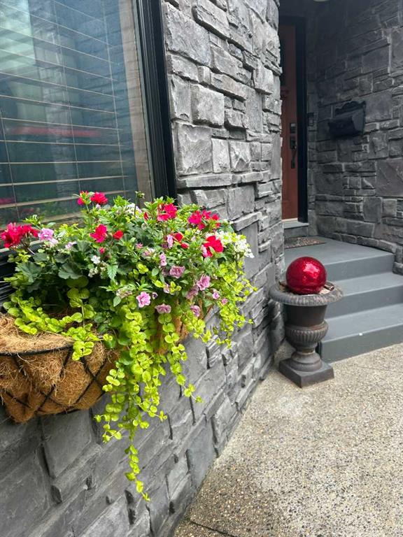 Picture for 3520 44A Avenue  https://www.cirrealty.ca/reb/cara/2/A2266012_31.jpg
