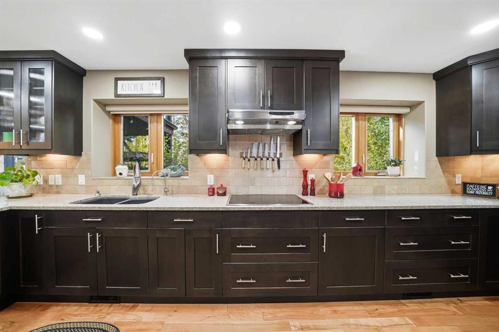 Picture for 3520 44A Avenue  https://www.cirrealty.ca/reb/cara/2/A2266012_7.jpg