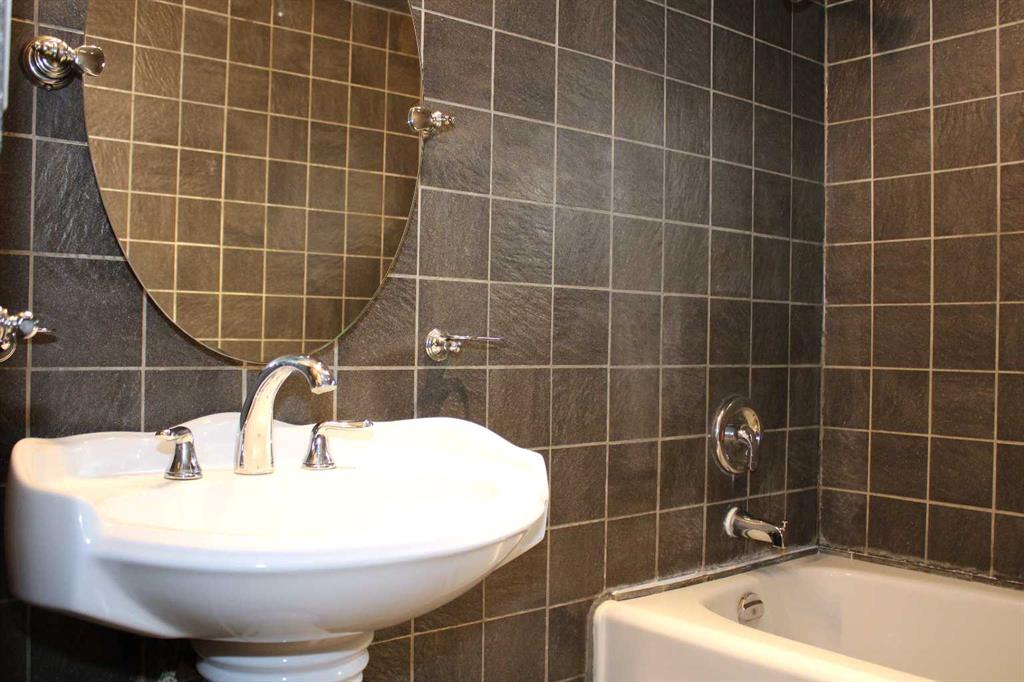 Picture for 23, 111 6 Street  SE https://www.cirrealty.ca/reb/cara/2/A2266032_32.jpg